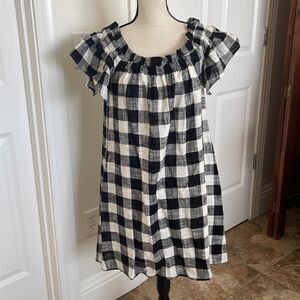 Fully lined Philosophy dress. So cute with pockets. Gingham